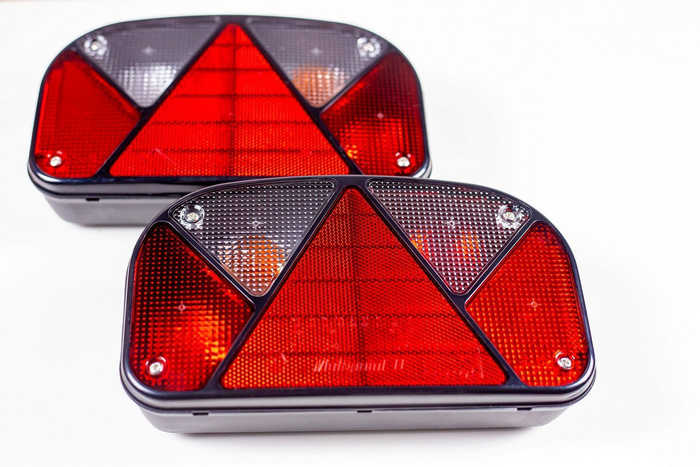 Lichtset: ASPÖCK Rückleuchten + ASPÖCK Seitenmarkierungsleuchten + MANTES 7m 13-PIN Kabelbaum